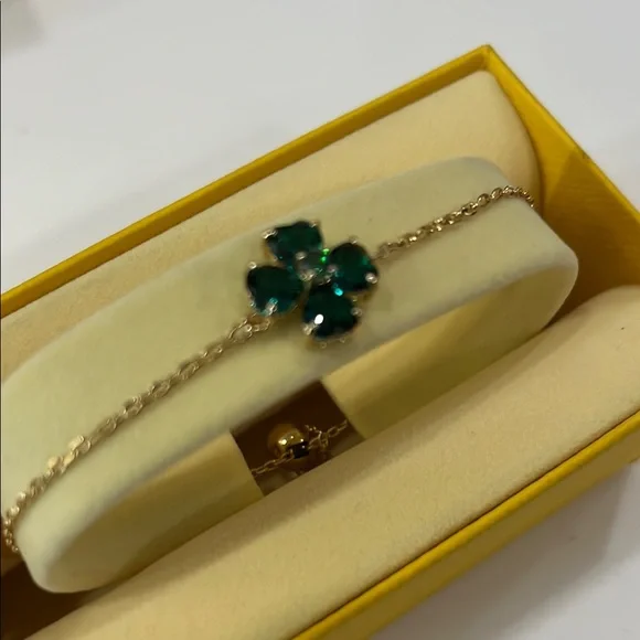 SWAROVSKI GREEN CLOVER Gold Plated Bracelet BRAND NEW ADJUSTABLE SLIDER - Picture 3 of 6